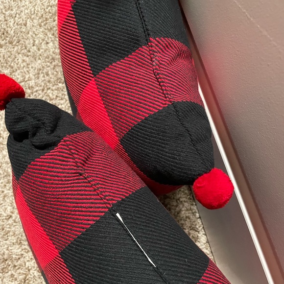 EUC. Only used one Christmas, last year. Plaid pillows.Perfect for holiday decor - Picture 2 of 4